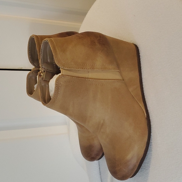 NWT TWO COLORED BOOTIES - Picture 5 of 13